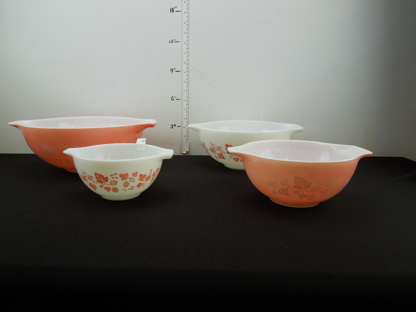 3 Pyrex Bowls (1 of 5)