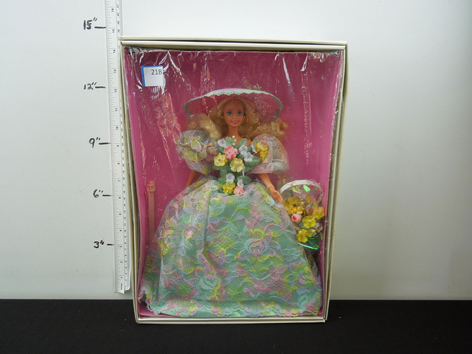 Spring Bouquet Barbie - Enchanted Seasons Collection (1 of 3)