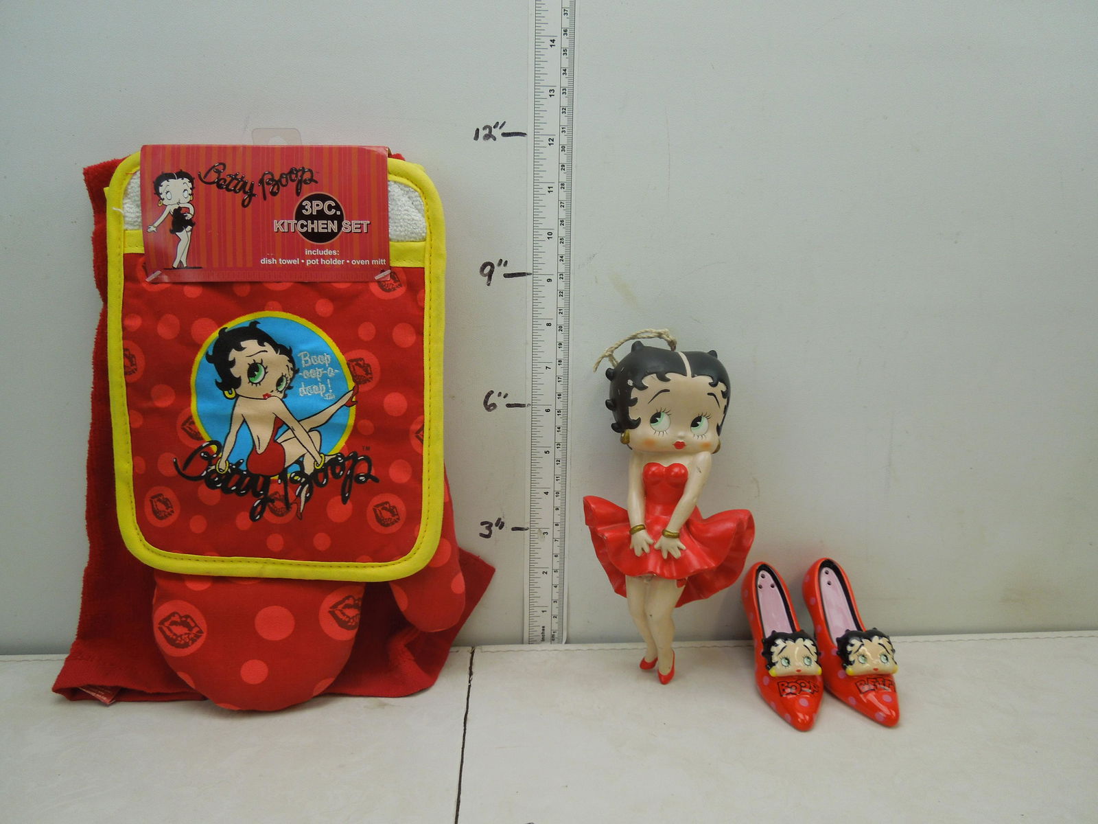 Betty Boop 3 Piece Kitchen Set, 1999 Hanging Figurine, (1 of 8)