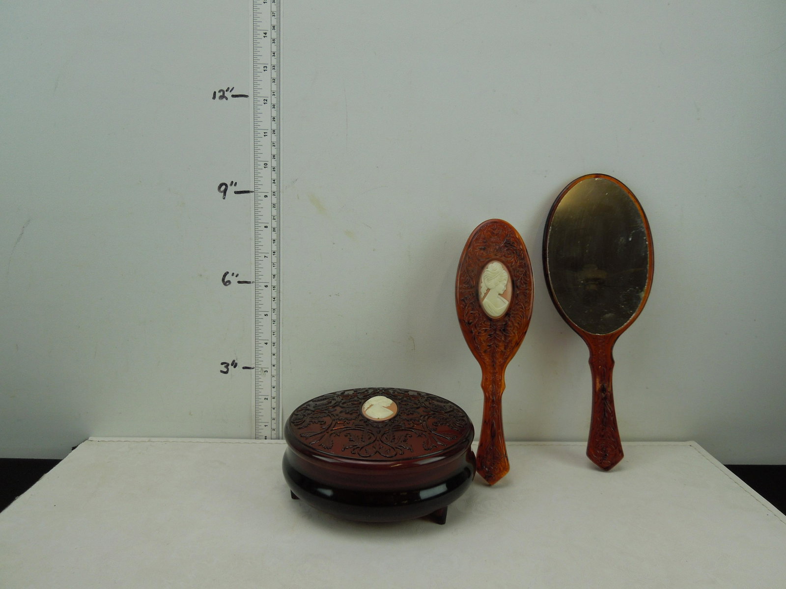 Red Dresser Set - Brush/Mirror/Powder Dish: Red Dresser Set - Brush/Mirror/Powder Dish