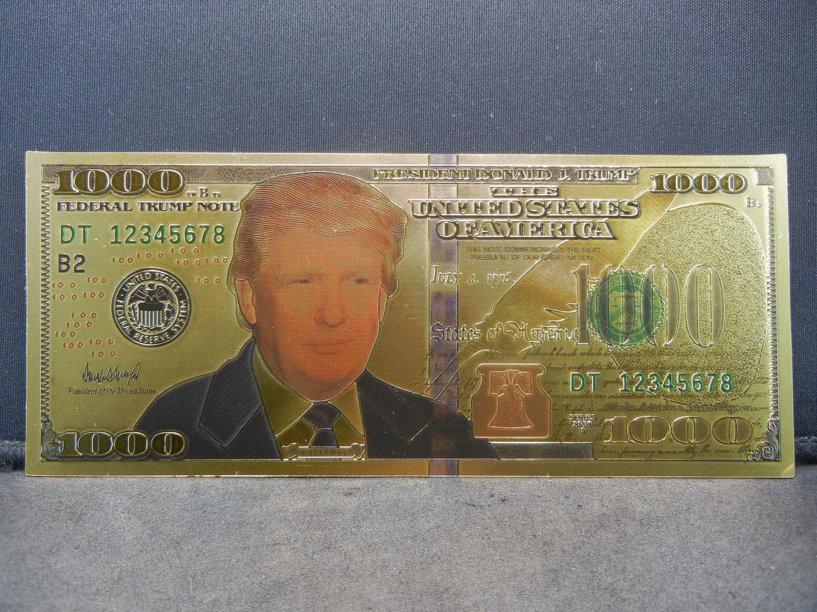 PRESIDENT TRUMP $1,000 BILL (GOLD FOIL NOTE) (1 of 2)