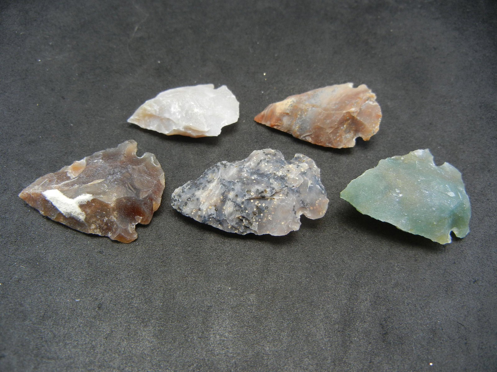 5-AGATE/ARROW-HEADS, AGE UNKOWN (1 of 3)
