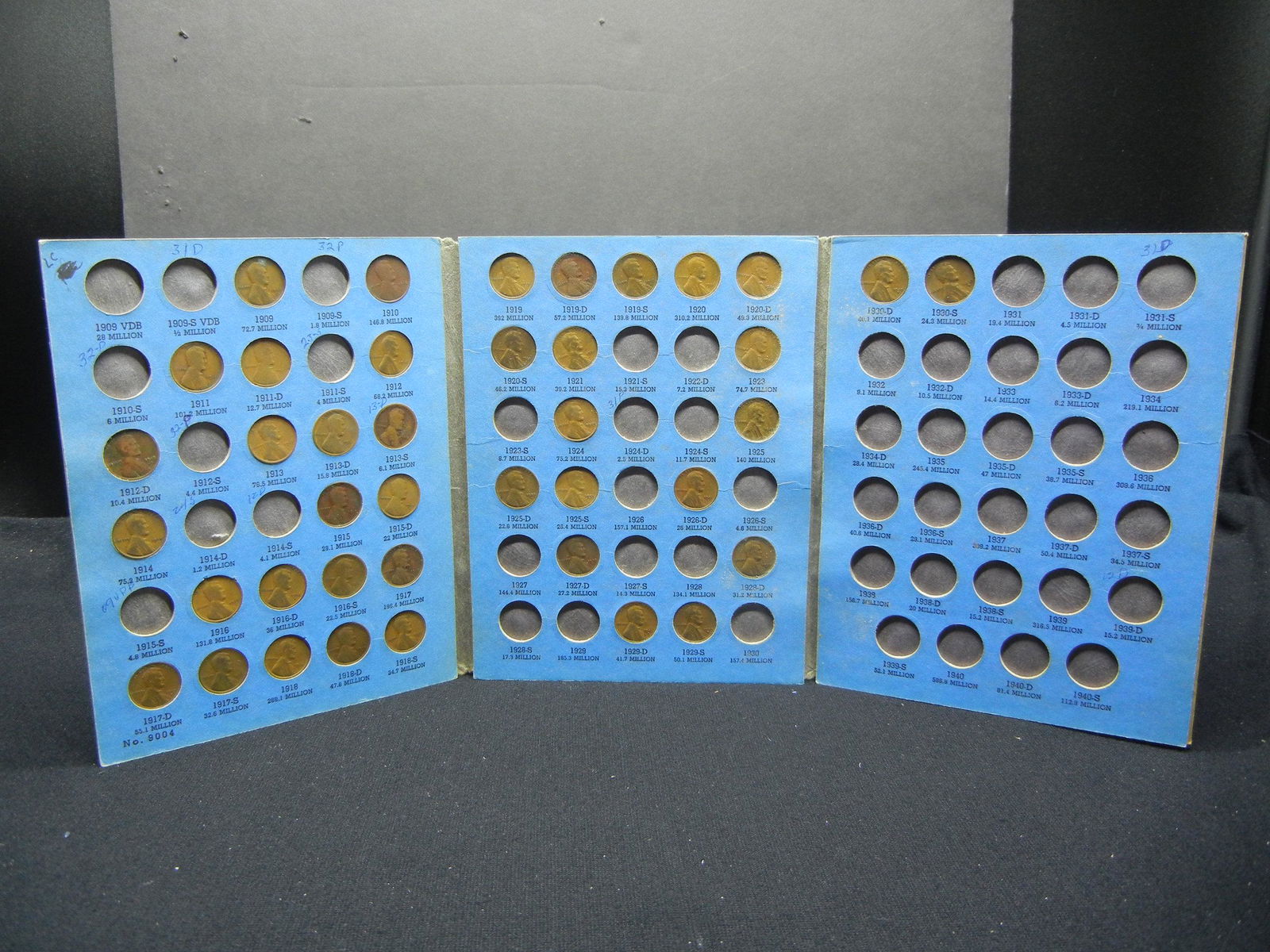 (39) Lincoln Wheat Cents in 1909-40 Album Many Earlier (1 of 7)