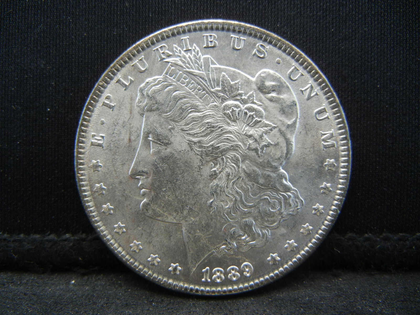 1889 Morgan Dollar Crisp BU Nice (1 of 2)