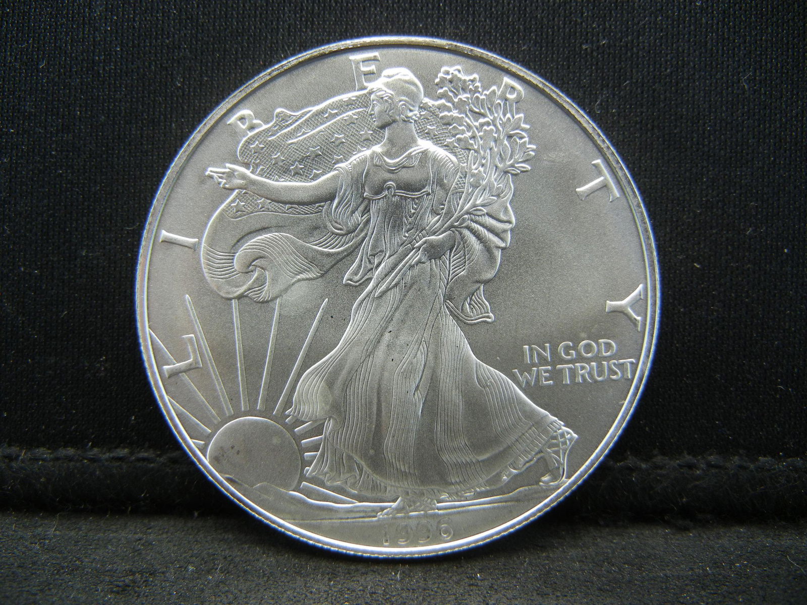 1996 United States 1 Troy Oz. .999 Silver Uncirculated (1 of 2)