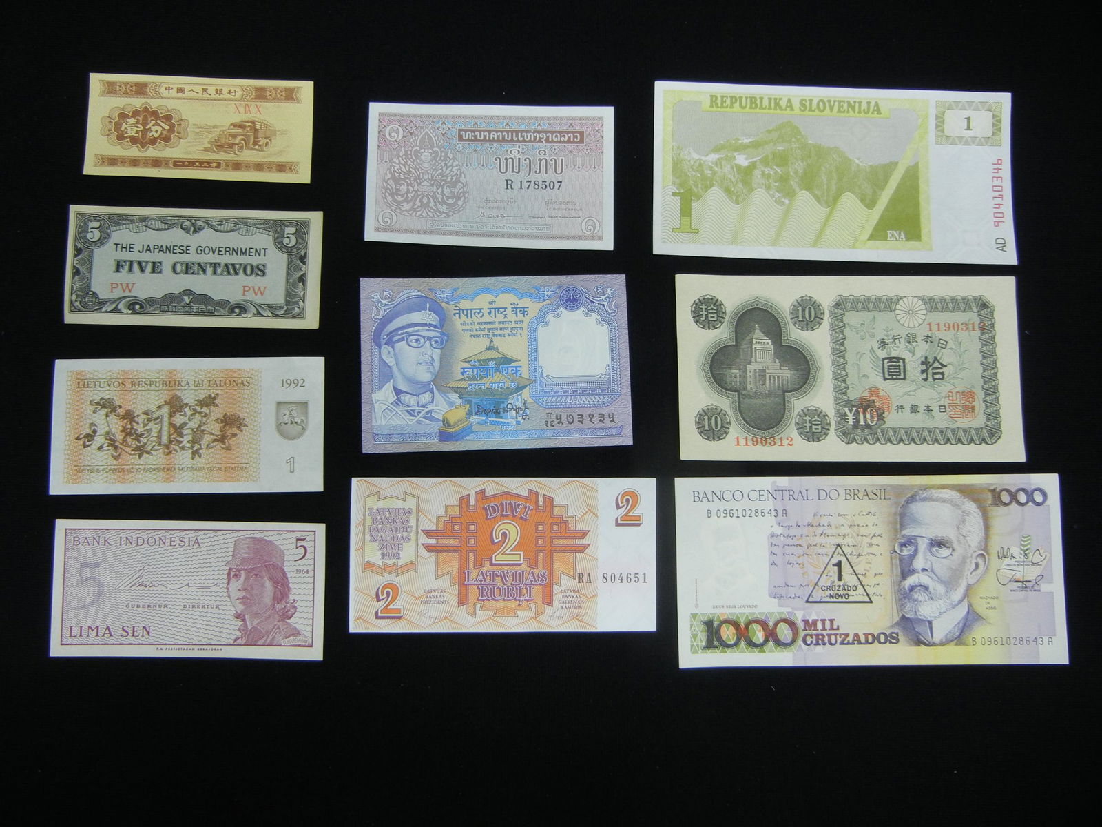 10 Various World Currency Notes (1 of 6)
