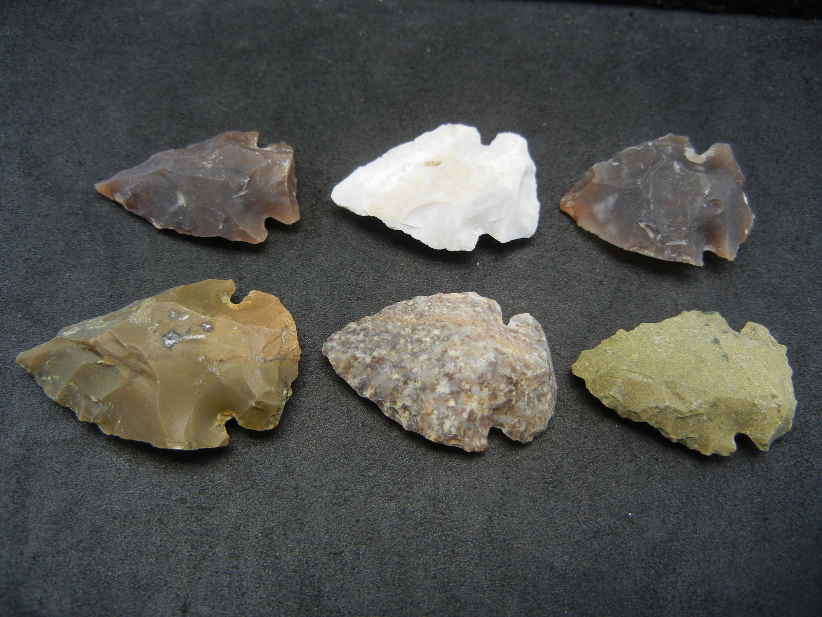 5-AGATE/ARROW-HEADS, AGE UNKOWN (1 of 3)