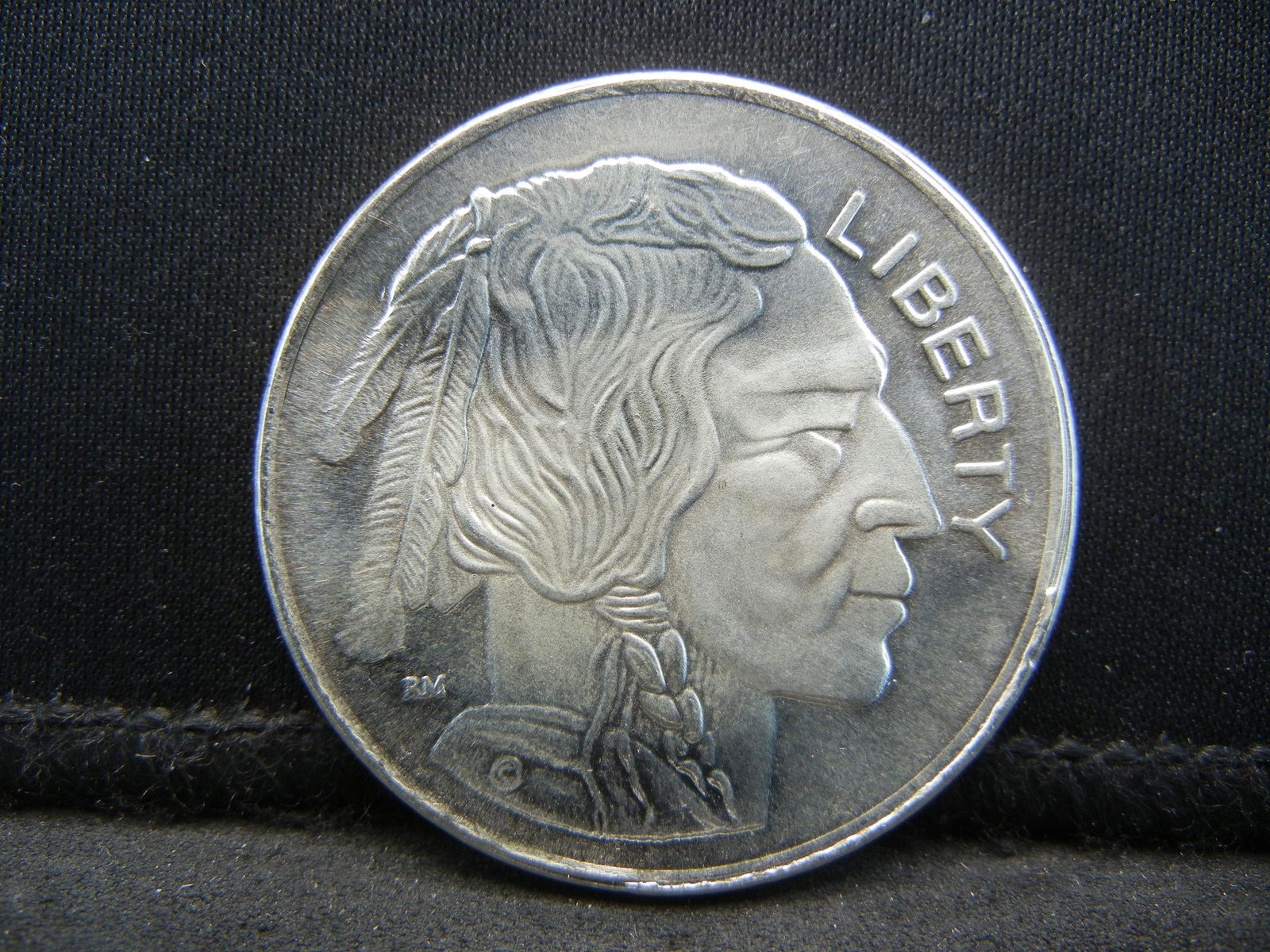 Buffalo Style One Ounce .999 Fine Silver Round (1 of 2)