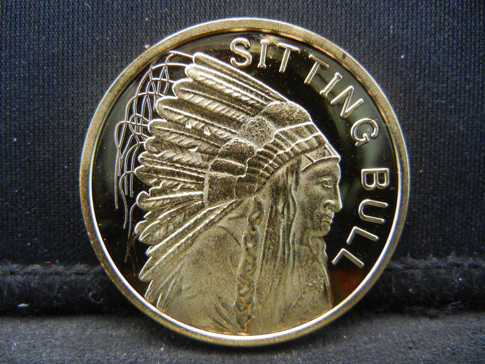 2010 1/2 Oz 100 Mills 24 Karat Sitting Bull Collector: 2010 1/2 Oz 100 Mills 24 Karat Sitting Bull Collector Round Clad