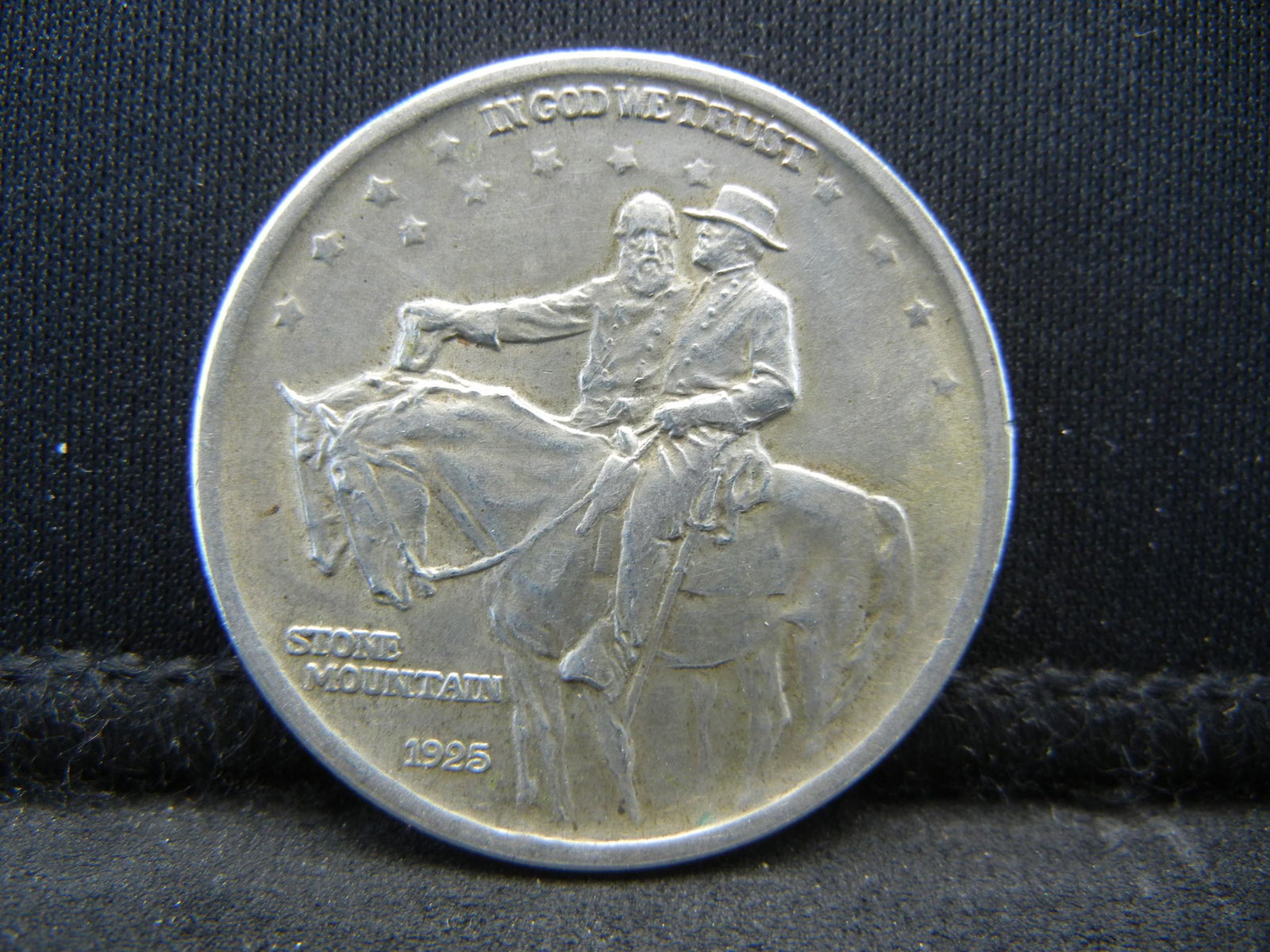 Higher Grade 1925 Stone Mountain Half Dollar (1 of 2)