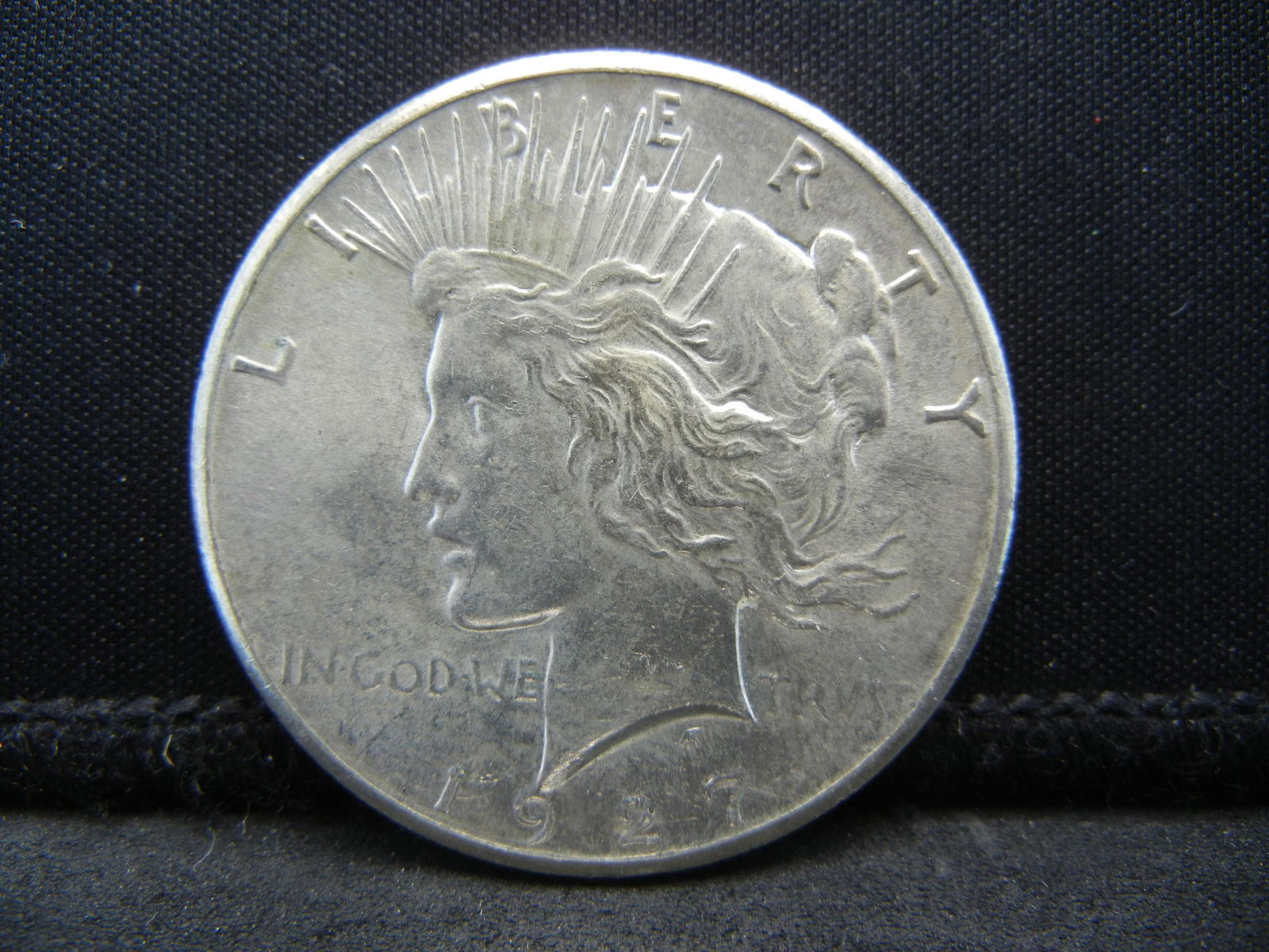 1927 Peace Dollar Uncirculated Scarce (1 of 2)