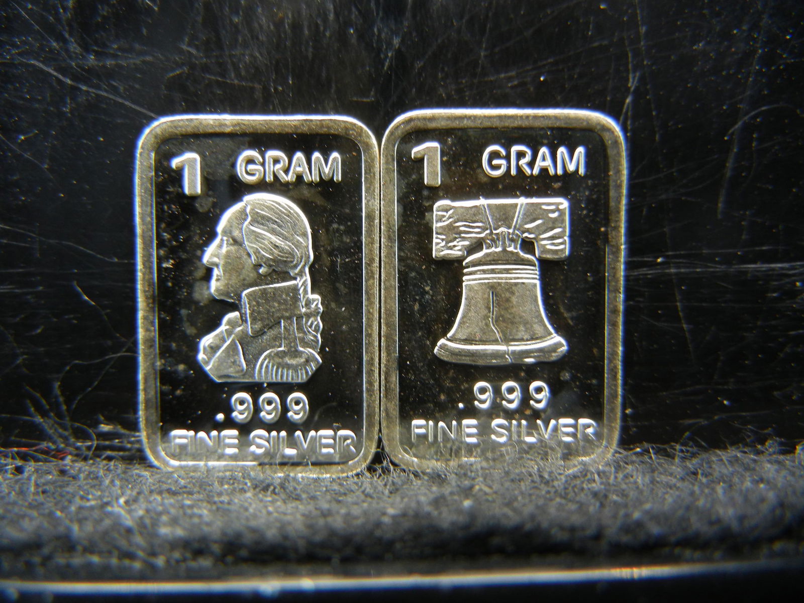 (2) 1 gram Silver Bars (1 of 2)