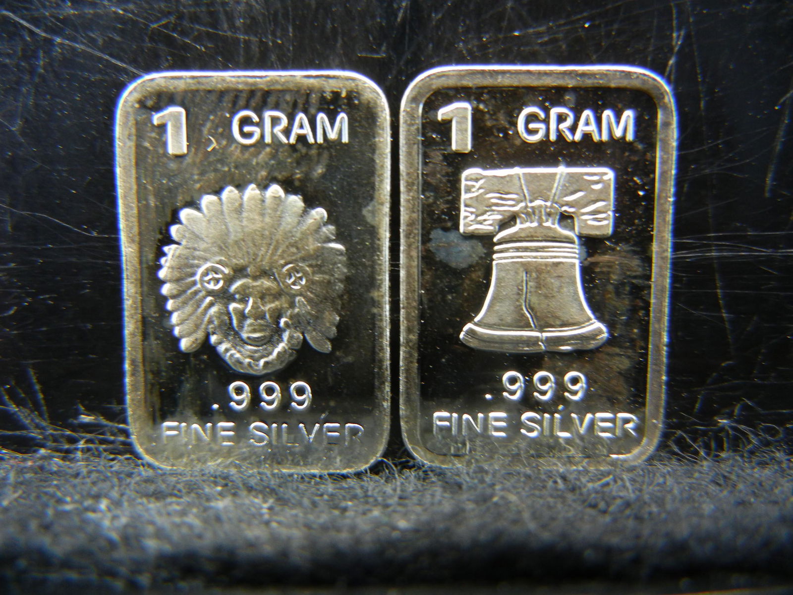 (2) 1 gram Silver Bars (1 of 2)