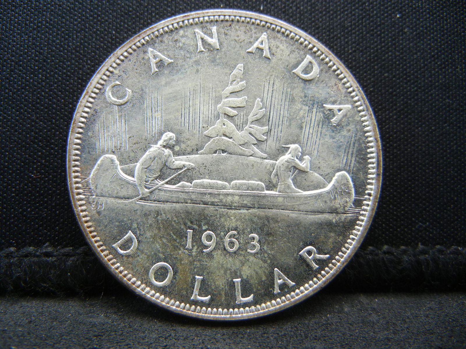 Uncirculated 1963 Silver Canada Dollar Flashy (1 of 2)
