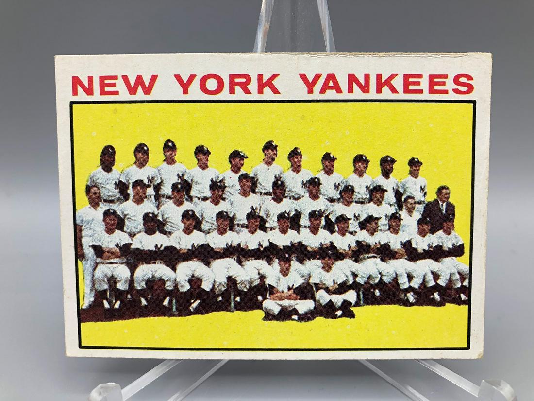 1964 Topps New York Yankees Team Card #433 (1 of 2)