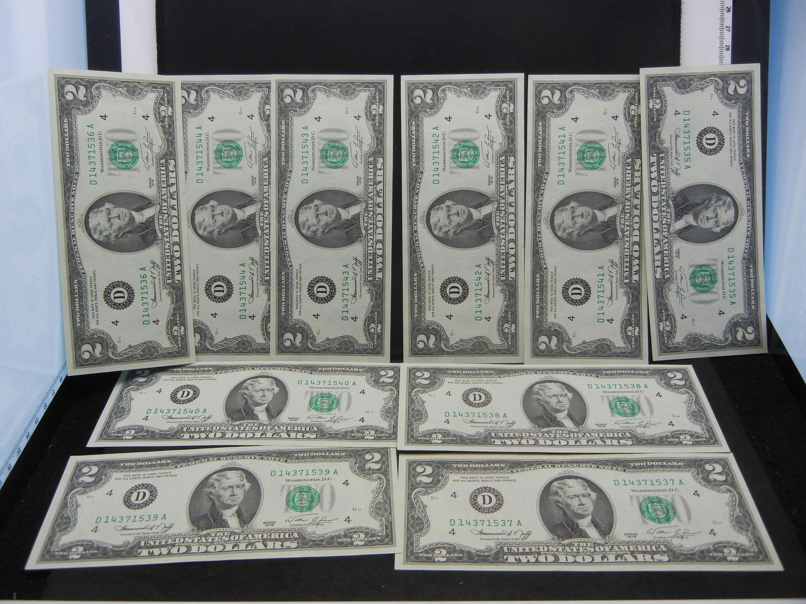 (10) Consecutive Serial # $2 1976 Bicentennial Notes. (1 of 8)