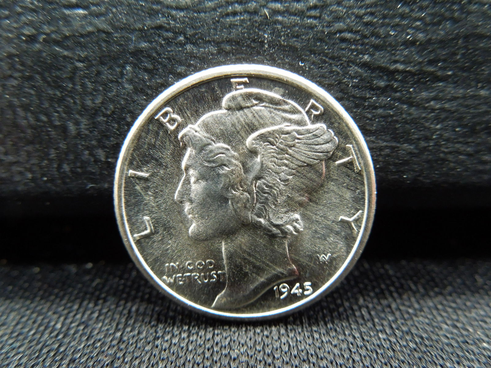 1945-D Brilliant Uncirculated Mercury Head Dime. (1 of 2)