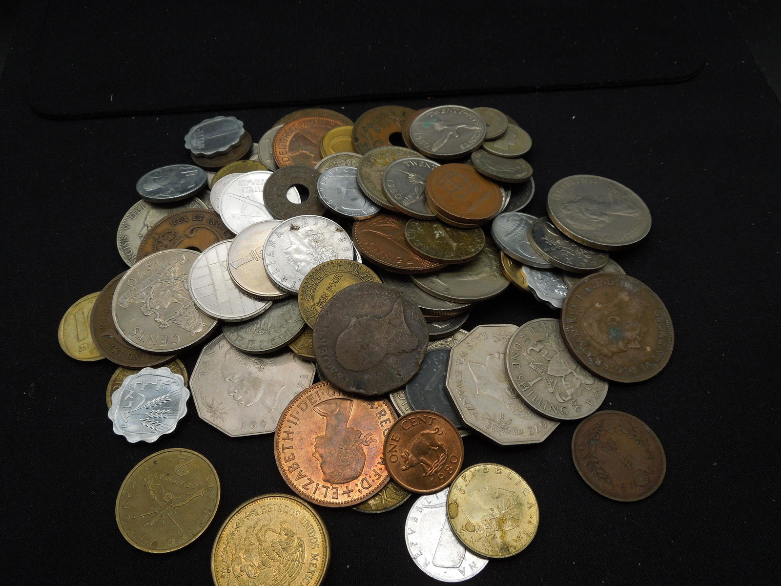1 Pound Foreign Coins. (1 of 4)