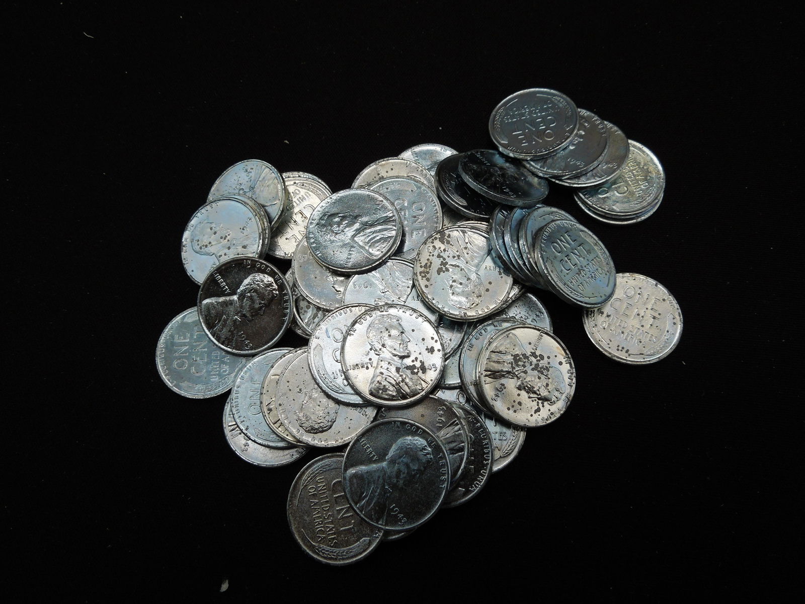 (1) Roll of 50 1943 Zinc Lincoln Wheat Cents.  Bright b (1 of 7)