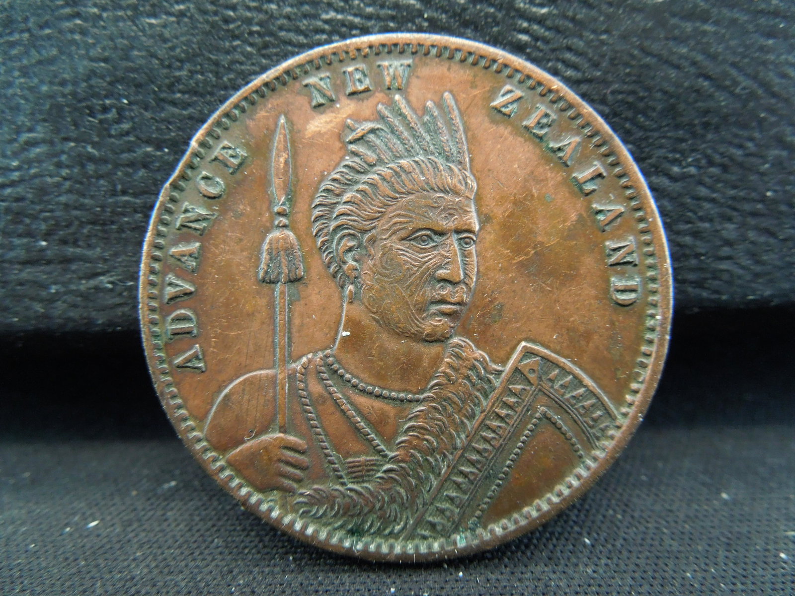 1800's Advance New Zealand Maori Warrior Penny Token: 1800's Advance New Zealand Maori Warrior Penny Token Scrace
