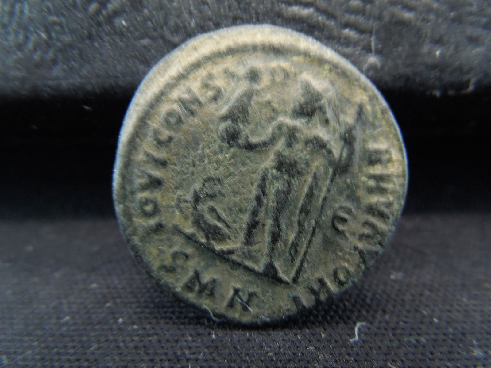 175-330 AD ANCIENT ROMAN COIN, (OVER 1,600 YRS OLD)! (1 of 2)