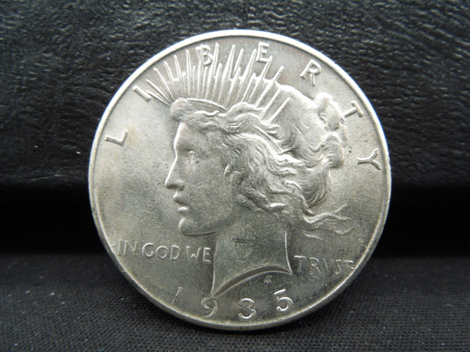 1935-P Peace Dollar CHOICE BU Blazing Luster! (1 of 2)