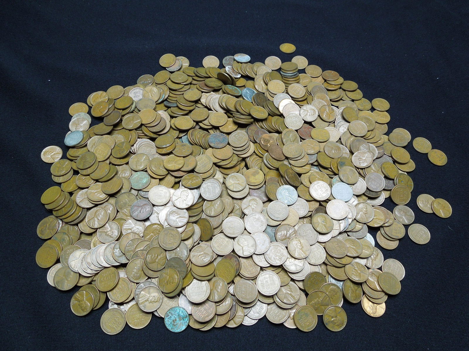 (1000) Wheat Cents Earlier Dates and Steel Cents Noted (1 of 5)