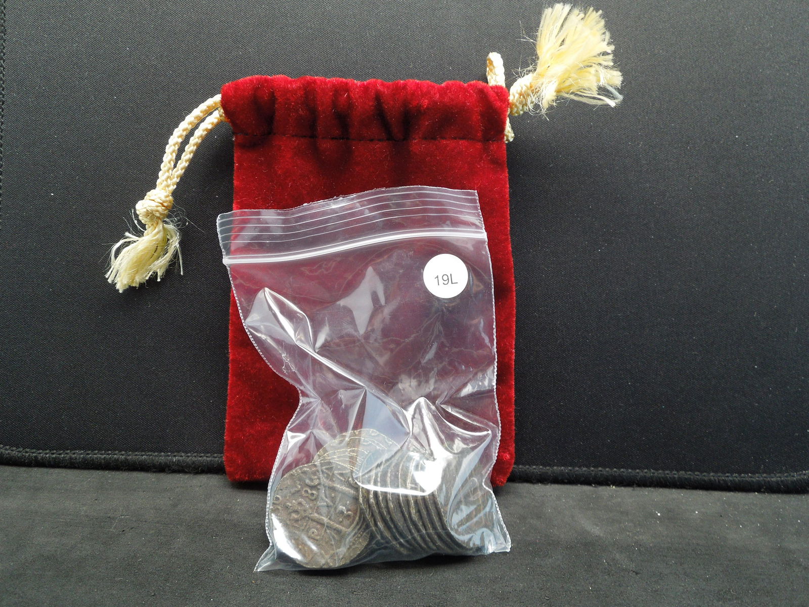 (17) 1736 Eight Escudos Novelty Coins, Pirate Coin (1 of 7)