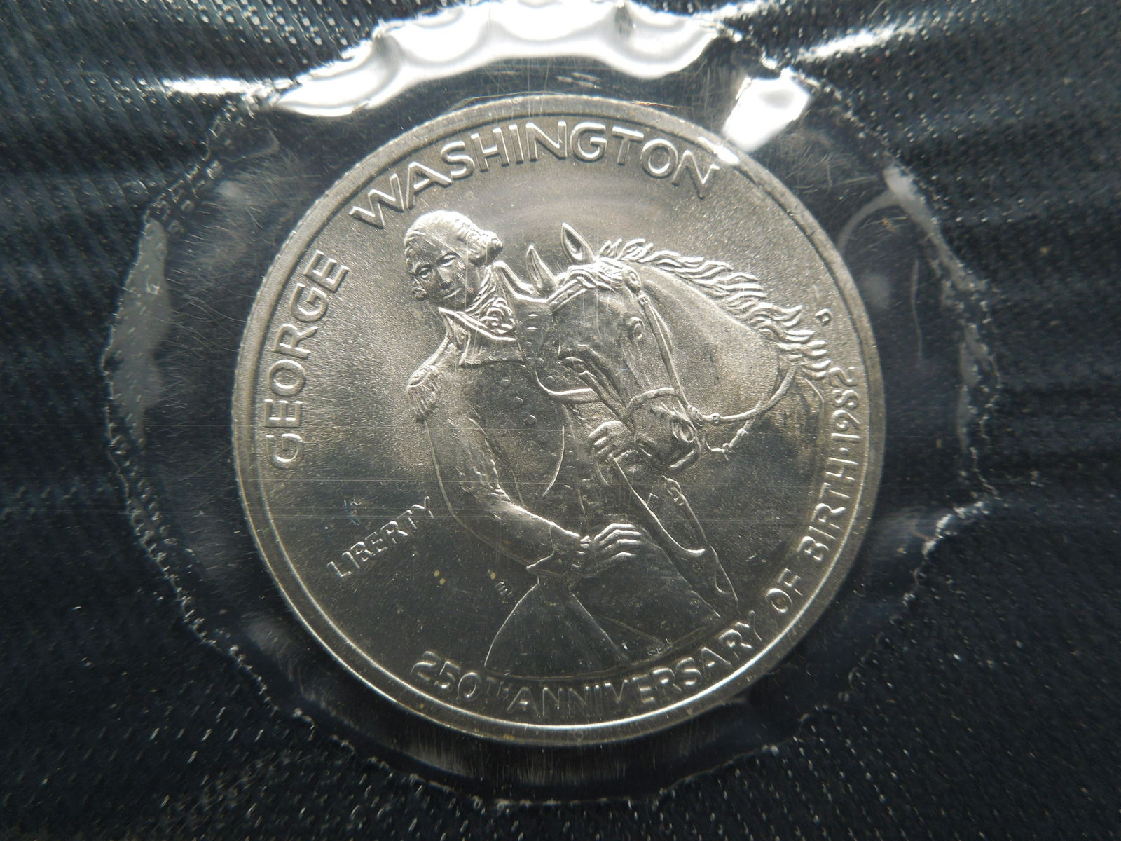 1982 George Washington Comemorative Half Dollar UNC (1 of 4)