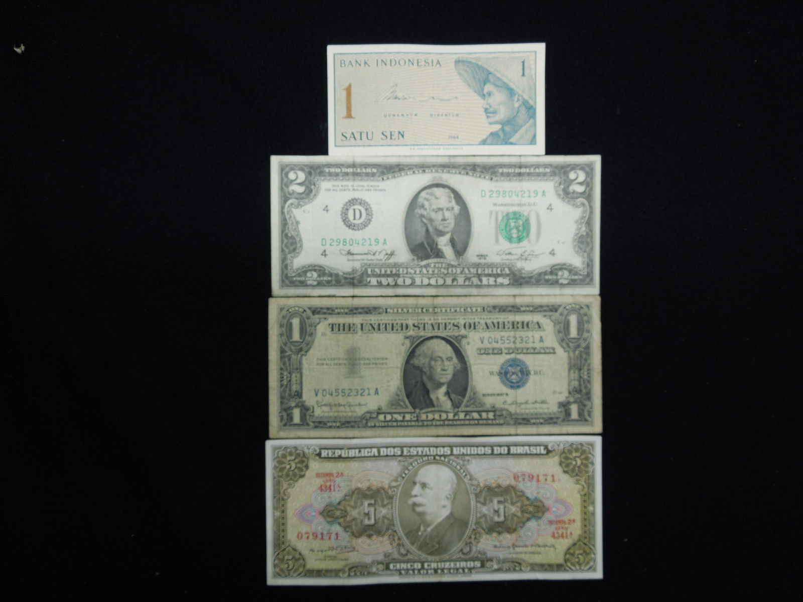 1957 $1.00 Silver Certificate 1976 $2.00 Note (2) (1 of 4)