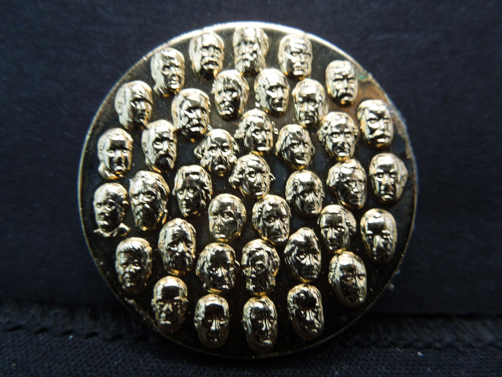 cool medal with the faces of the first 38 presidents on (1 of 3)