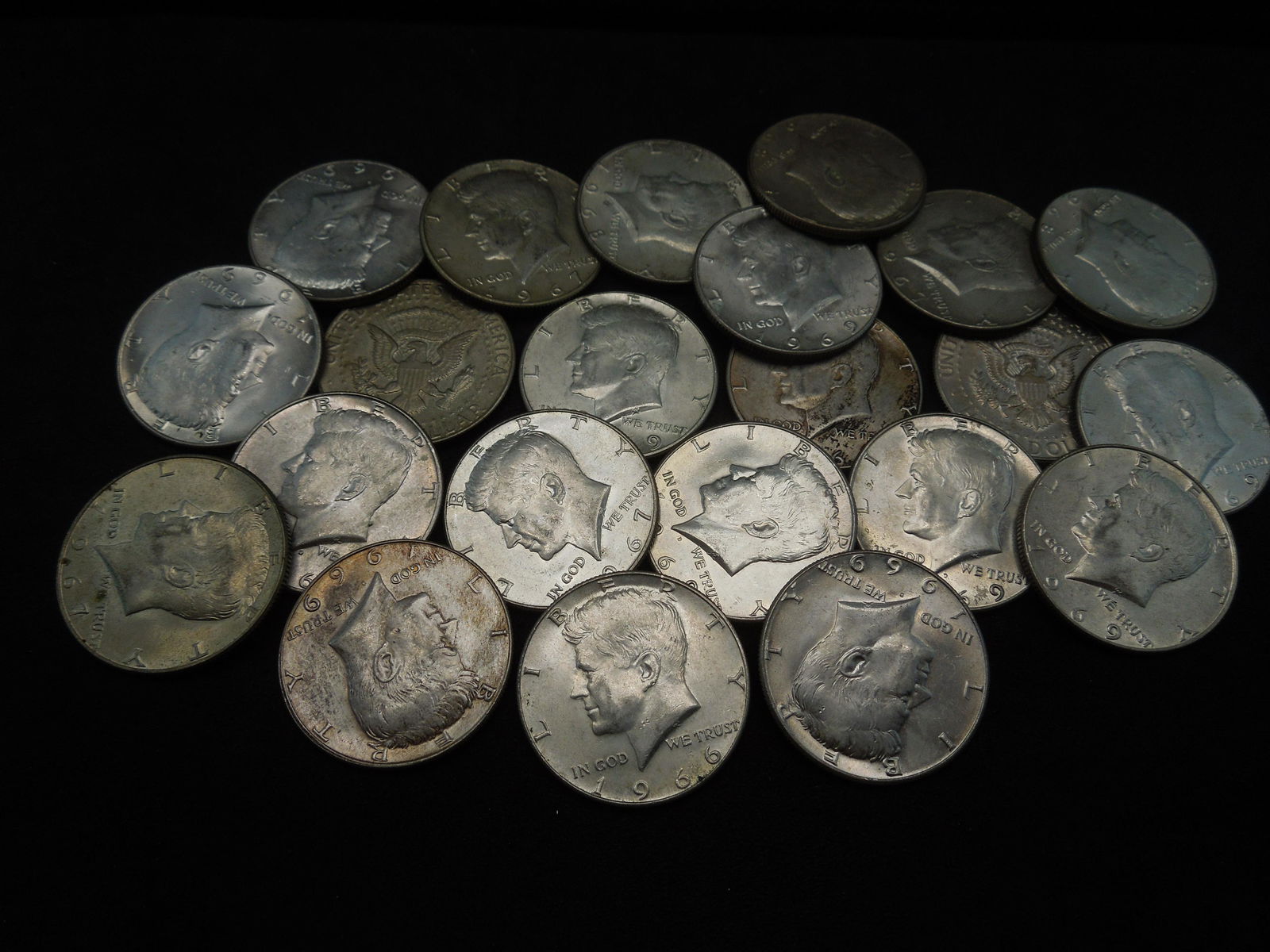 (22) Silver Kennedy Half Dollars 1965-69 (1 of 3)