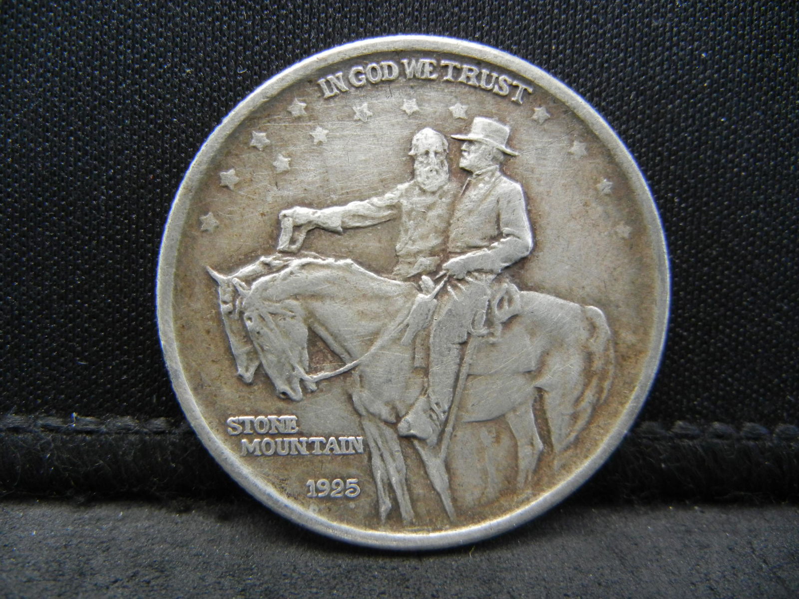 1925 Stone Mountain Half Dollar Commemorative (1 of 2)