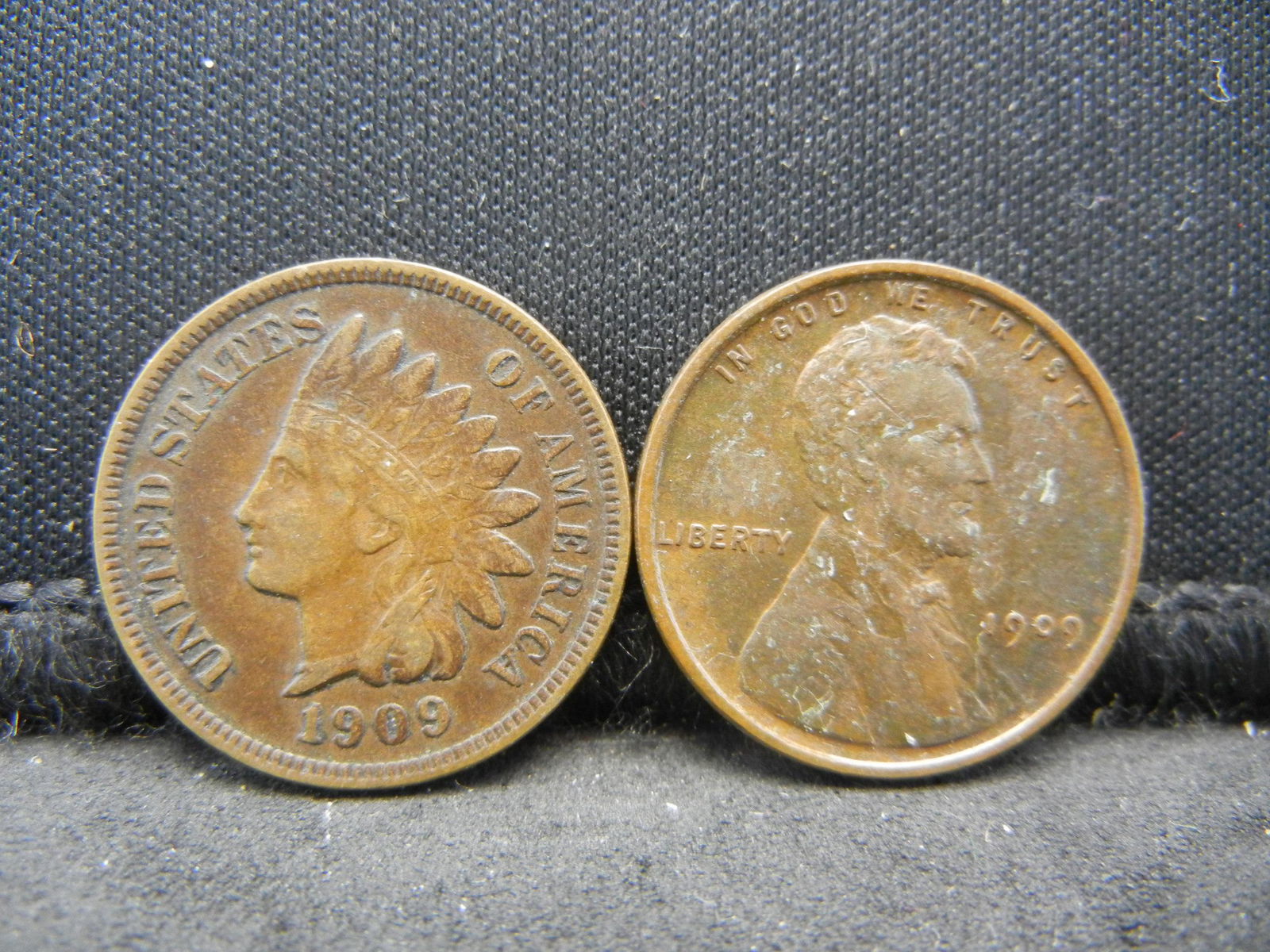 1909 Indian Cent and 1909-VDB Lincoln Cent. (1 of 2)