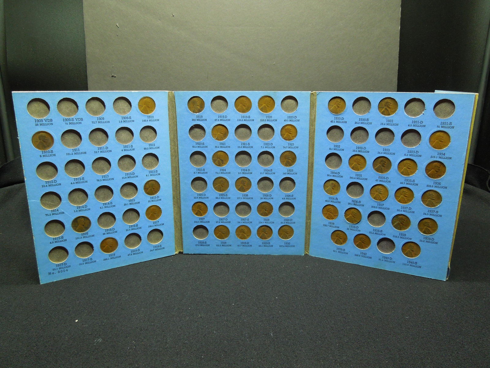 (39) Wheat Cents in 1909-40 Album (1 of 7)