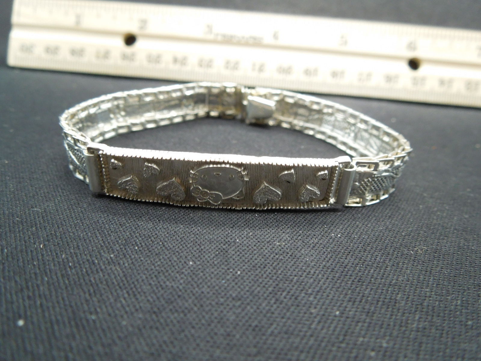 Sterling Silver Hello Kitty Bracelet - 10.1 Grams: Sterling Silver Hello Kitty Bracelet - 10.1 Grams