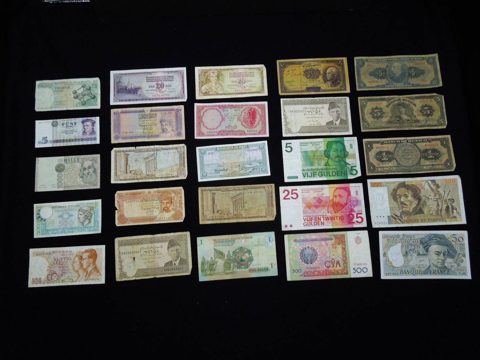 (25) different foreign bills.  Some real oldies. (1 of 12)