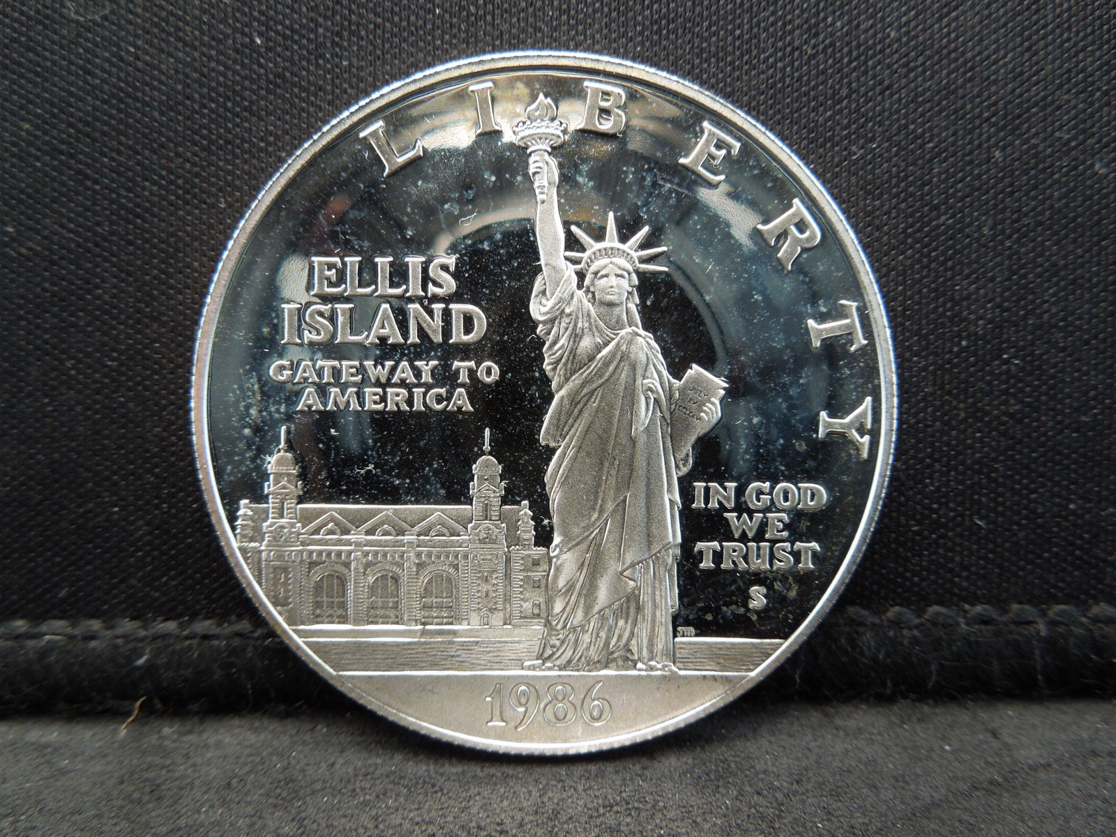 1986 S Statue of Liberty Silver Dollar: 1986 S Statue of Liberty Silver Dollar