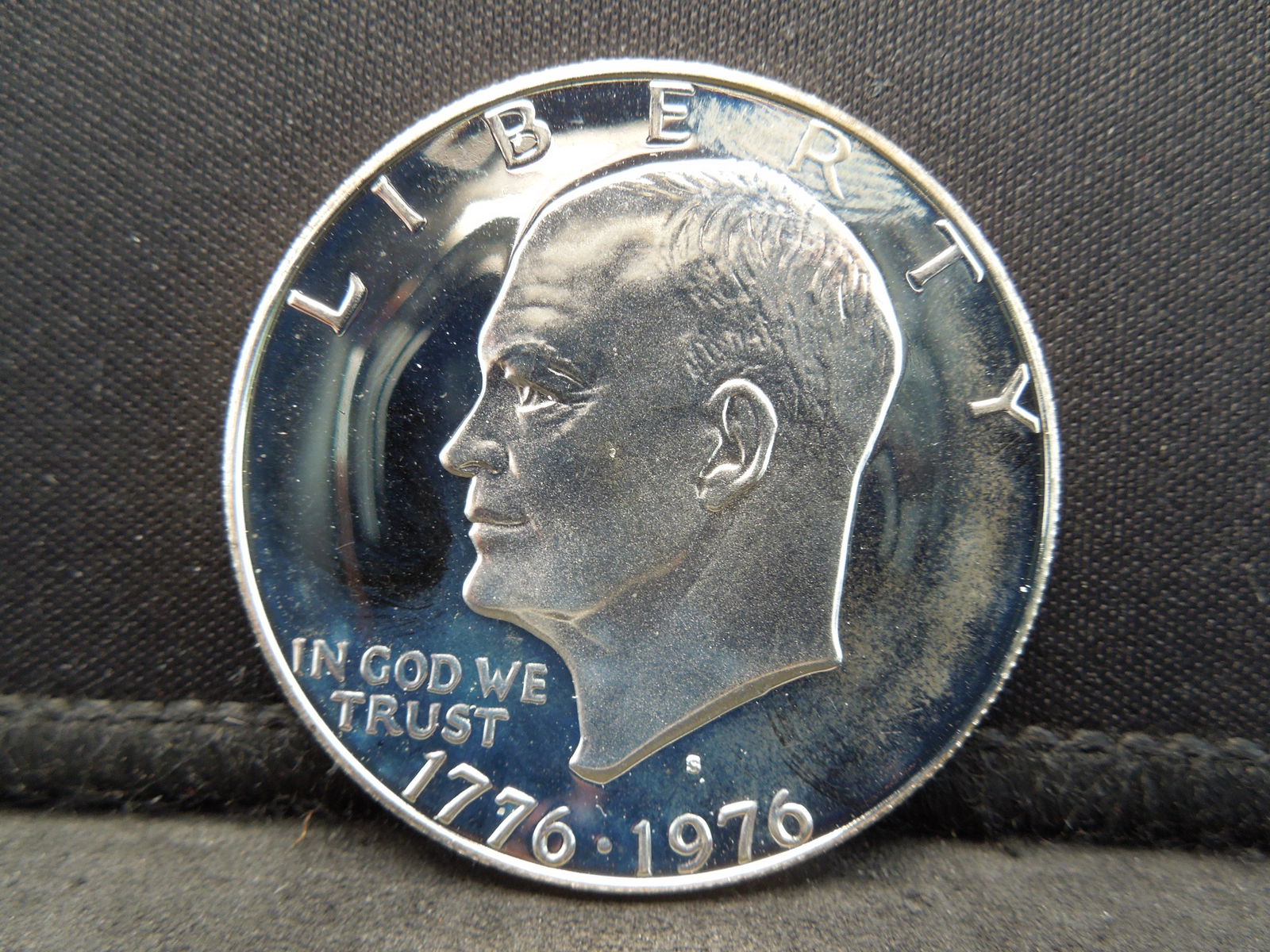 1976 S Silver Proof Ike Dollar (1 of 2)