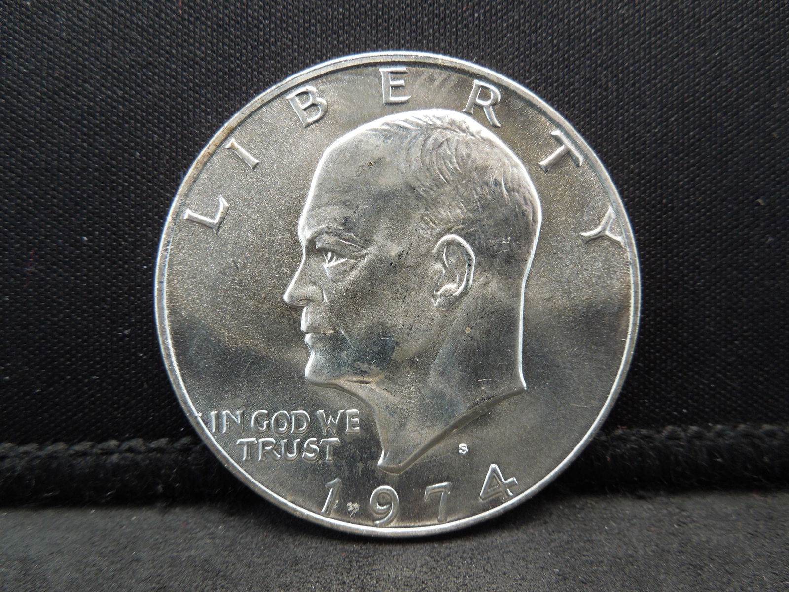 1974 S Silver BU Ike Dollar (1 of 2)