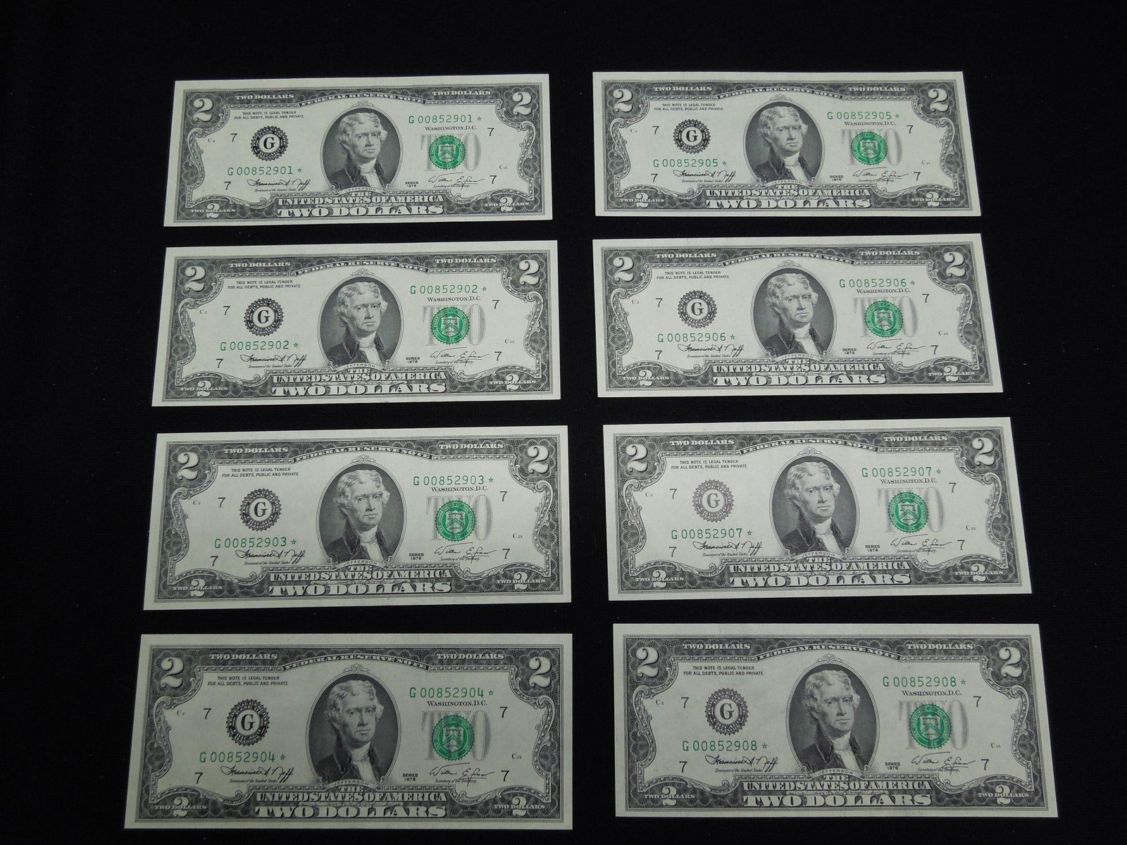 (8) consecutive serial number1976 $2 Federal Reserve (1 of 8)