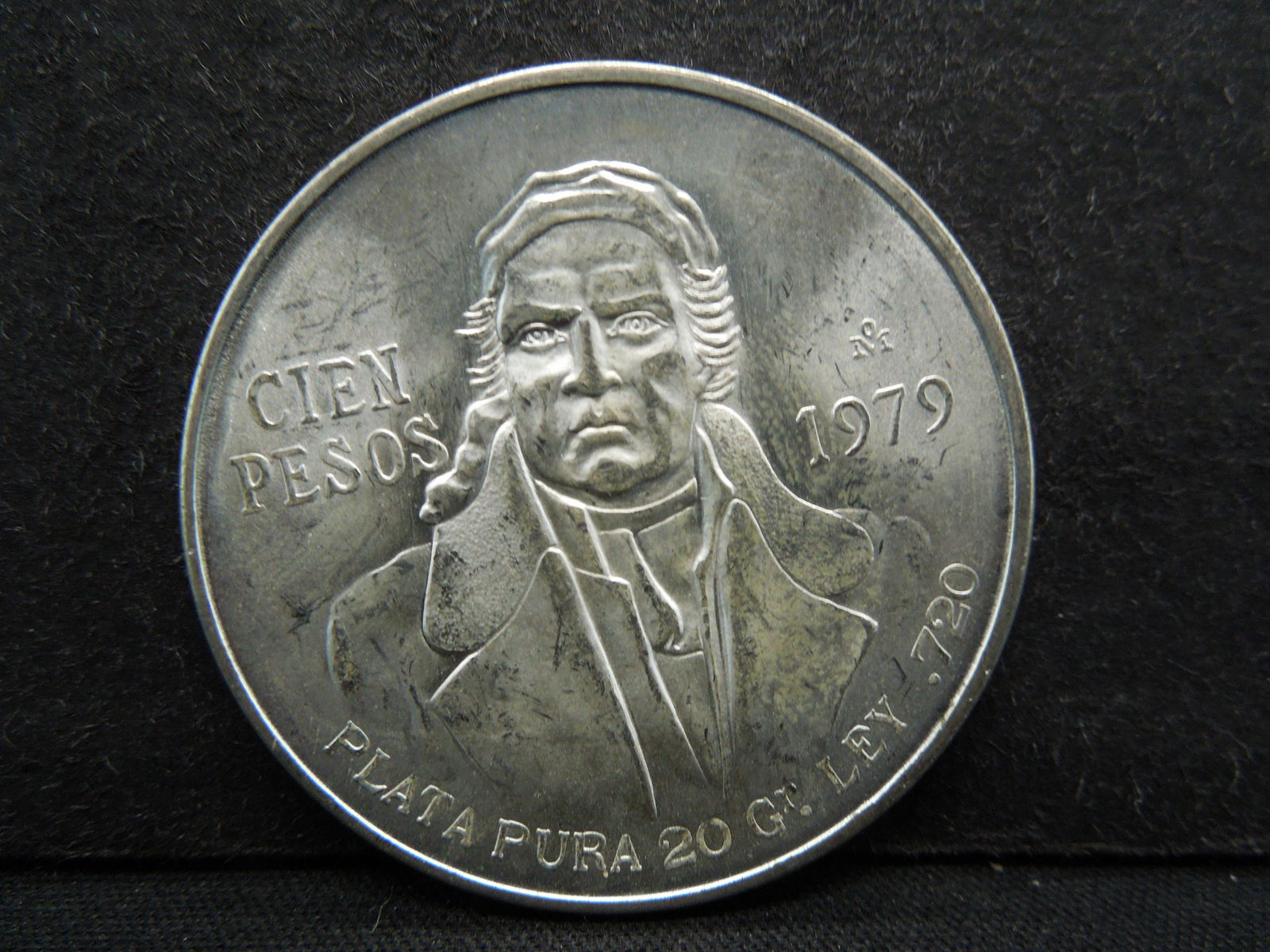 1979 Mexico Silver 100 Peso.  UNC. (1 of 2)