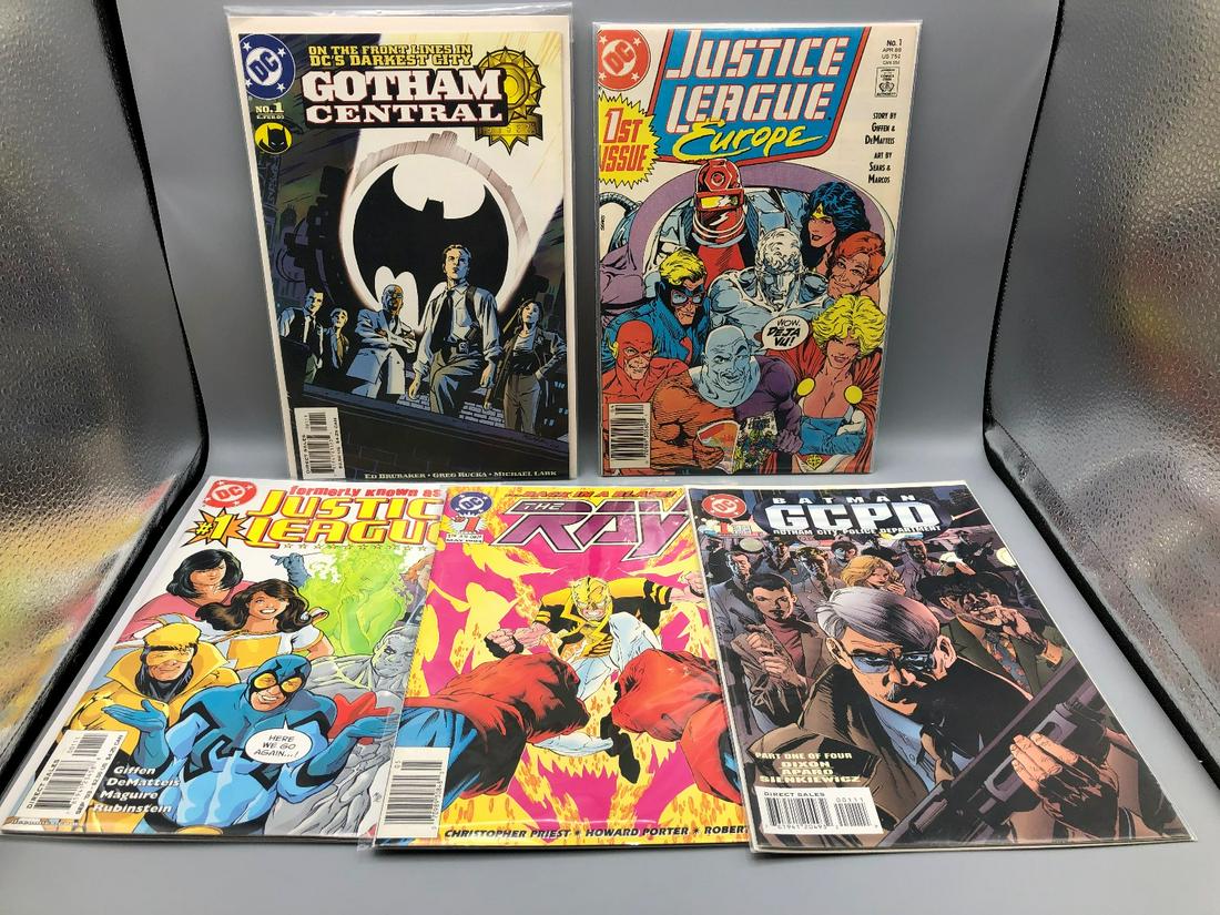 Lot of 5 DC Comics - All #1 Issues (1 of 1)