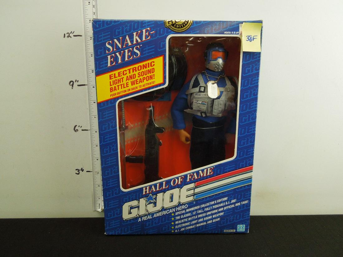 NIB Hasbro Hall of Fame G.I. Joe Snake Eyes ( hole: NIB Hasbro Hall of Fame G.I. Joe Snake Eyes ( hole in plastic)
