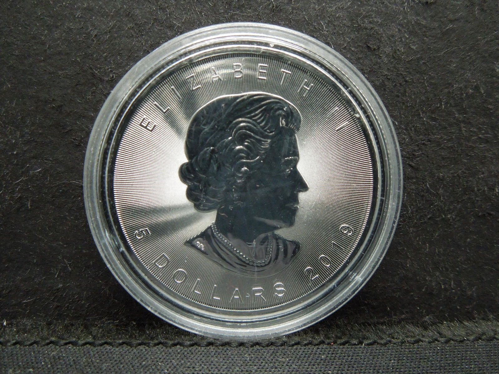 2019 Canada Five Dollar Silver Round .999 With Maple (1 of 2)