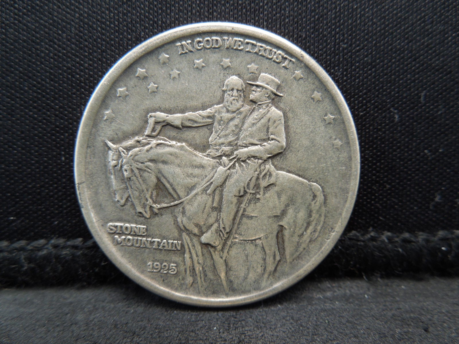 1925 Stone Mountain Half Dollar Commem (1 of 2)