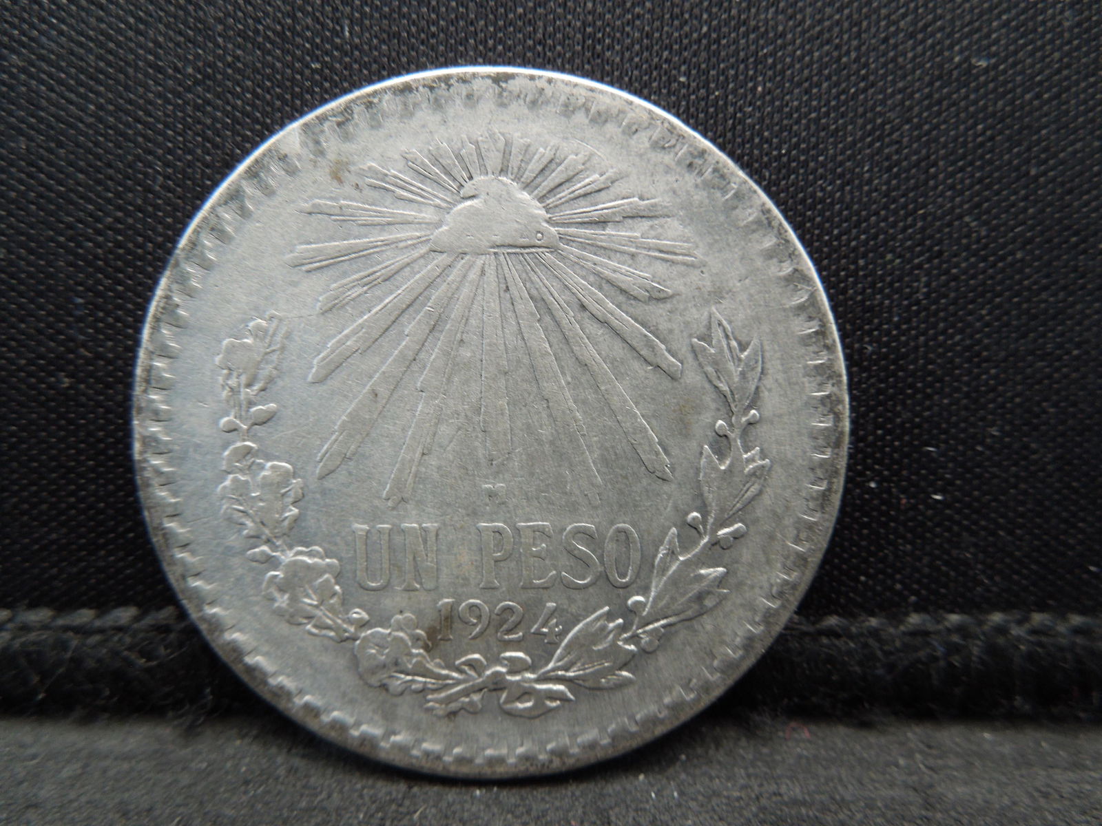 1924 Silver Mexico Un Peso (1 of 3)
