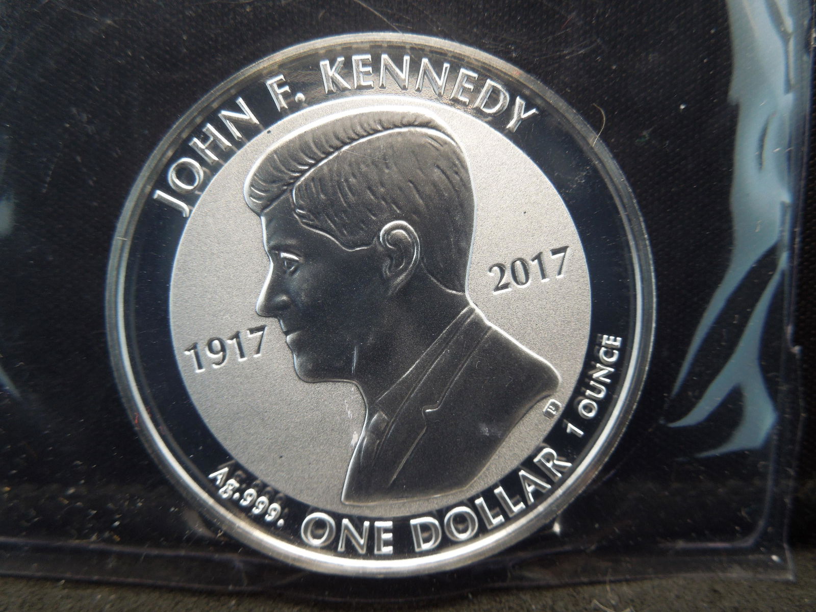 2017 Proof One Ounce Silver Round Queen Elizabeth and (1 of 3)