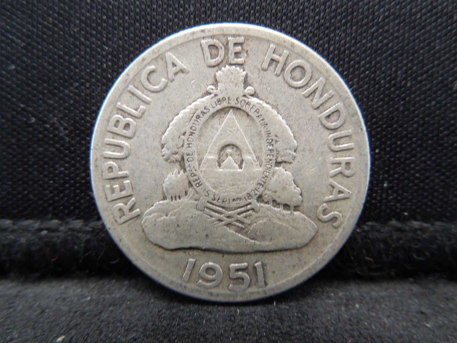 1951 Honduras 50 Centavos 90% Silver Coin.  Coin Weighs (1 of 2)