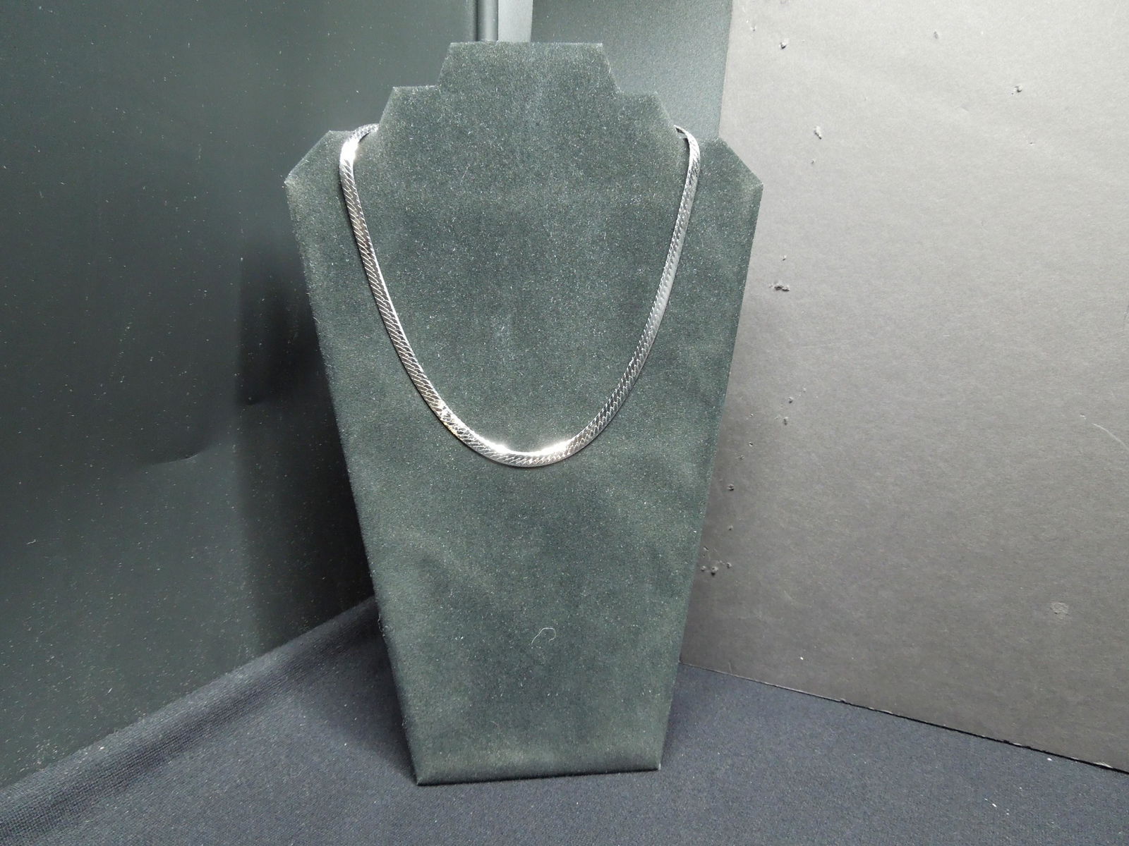 20-inch sterling herringbone chain. (1 of 3)
